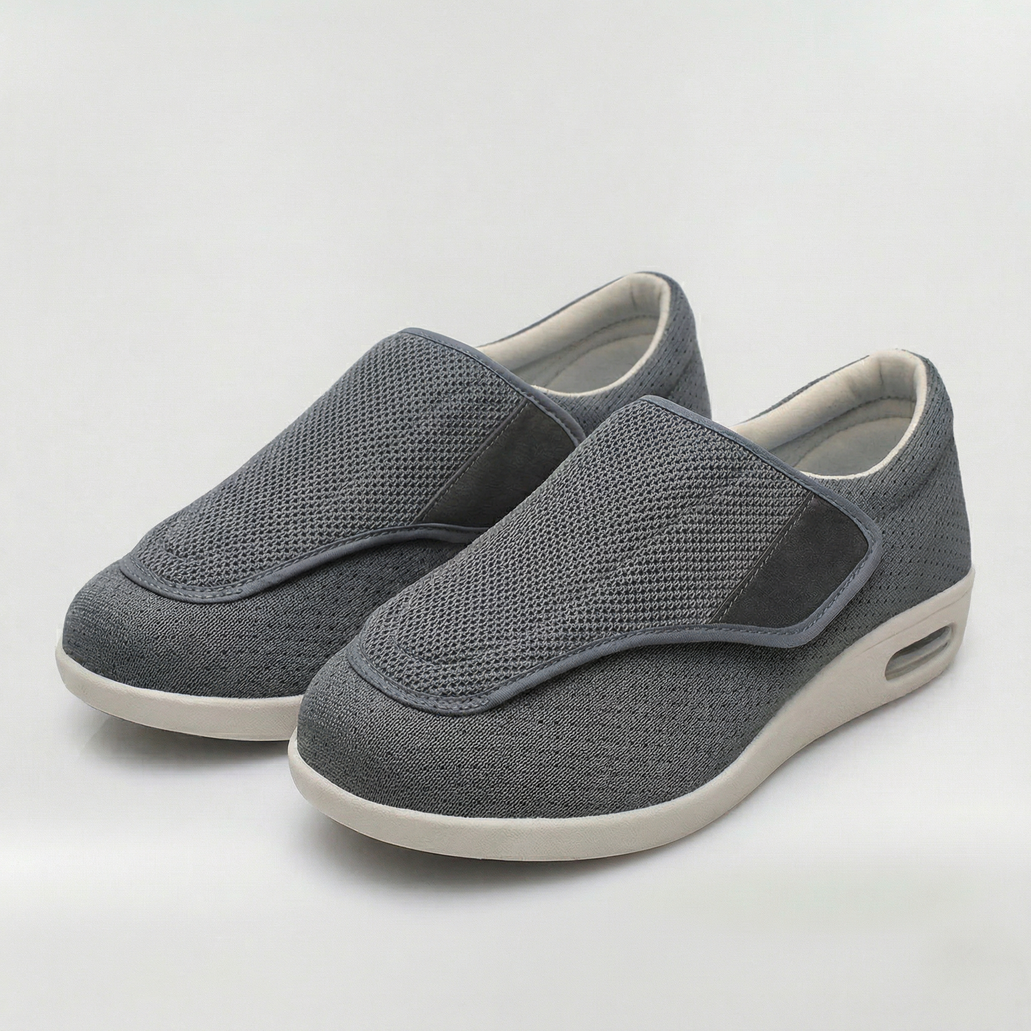 Brede ortopædiske sko til diabetikere med komfortabel pasform og støttende design til daglig brug