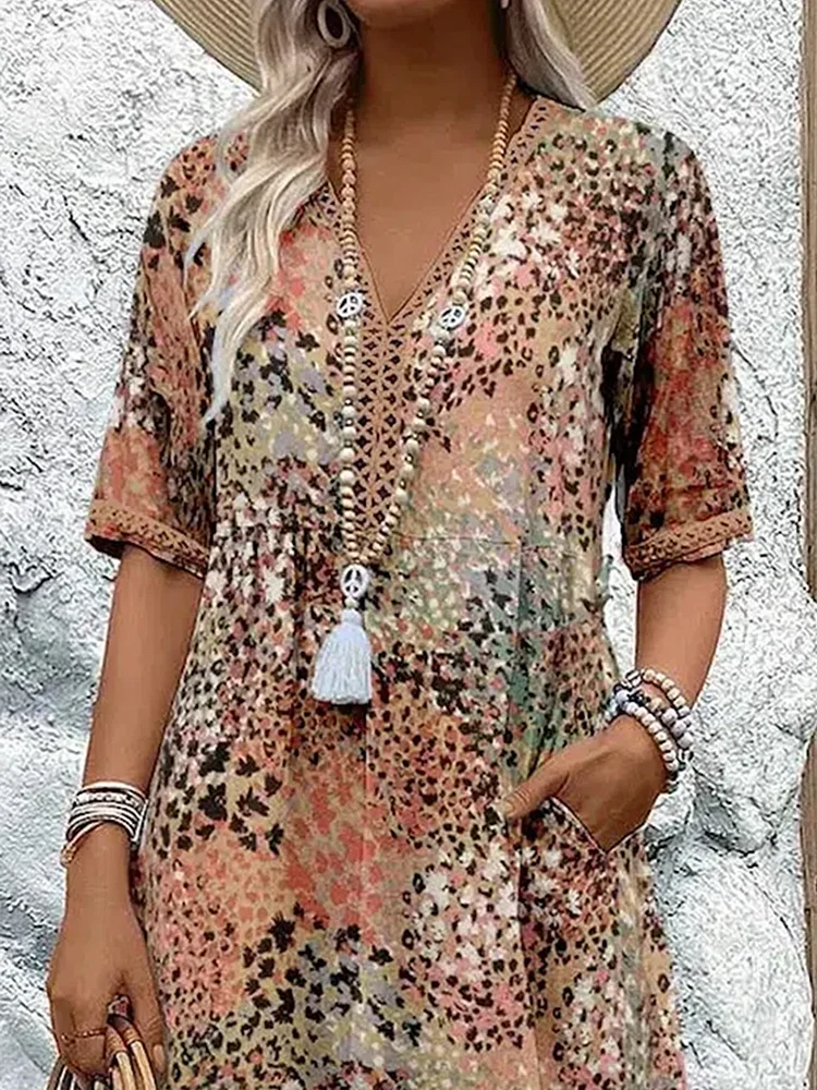 Blomstret midikjole i bohemian stil med knapper og V-udskæring – Let og luftig sommerkjole med trekvartærmer til hverdag