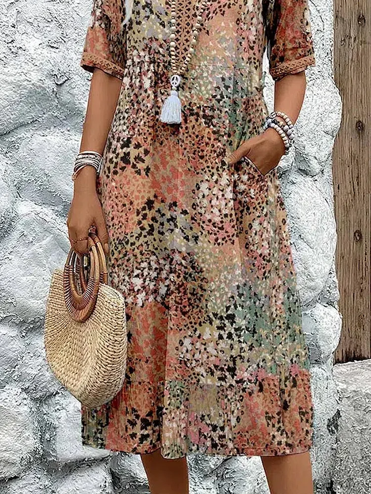 Blomstret midikjole i bohemian stil med knapper og V-udskæring – Let og luftig sommerkjole med trekvartærmer til hverdag