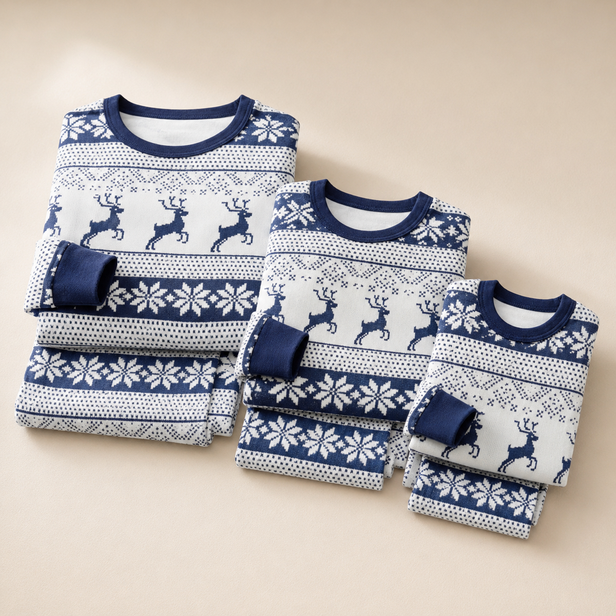 Matchende Julepyjamas til Familien med Nordisk Rensdyrmotiv