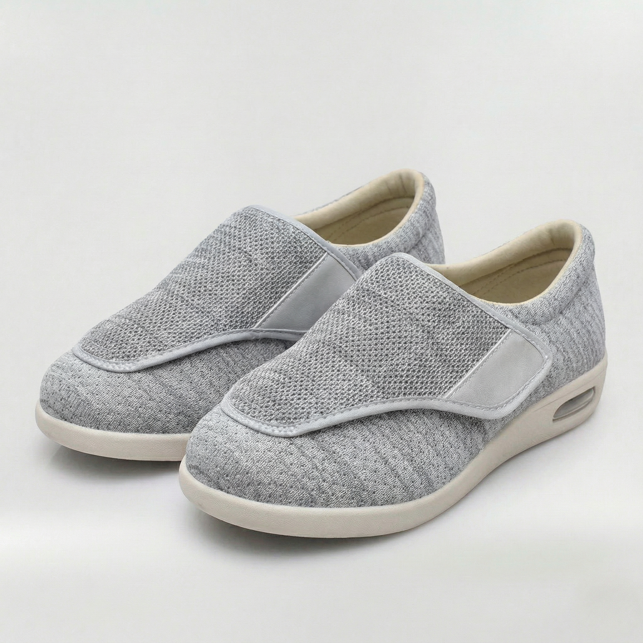 Brede ortopædiske sko til diabetikere med komfortabel pasform og støttende design til daglig brug