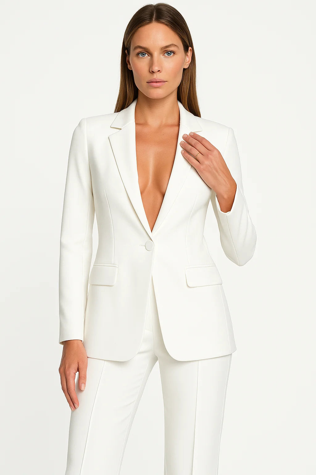 Ensemble blazer et pantalon pour femme en bleu, coupe moderne, tissu léger et respirant.