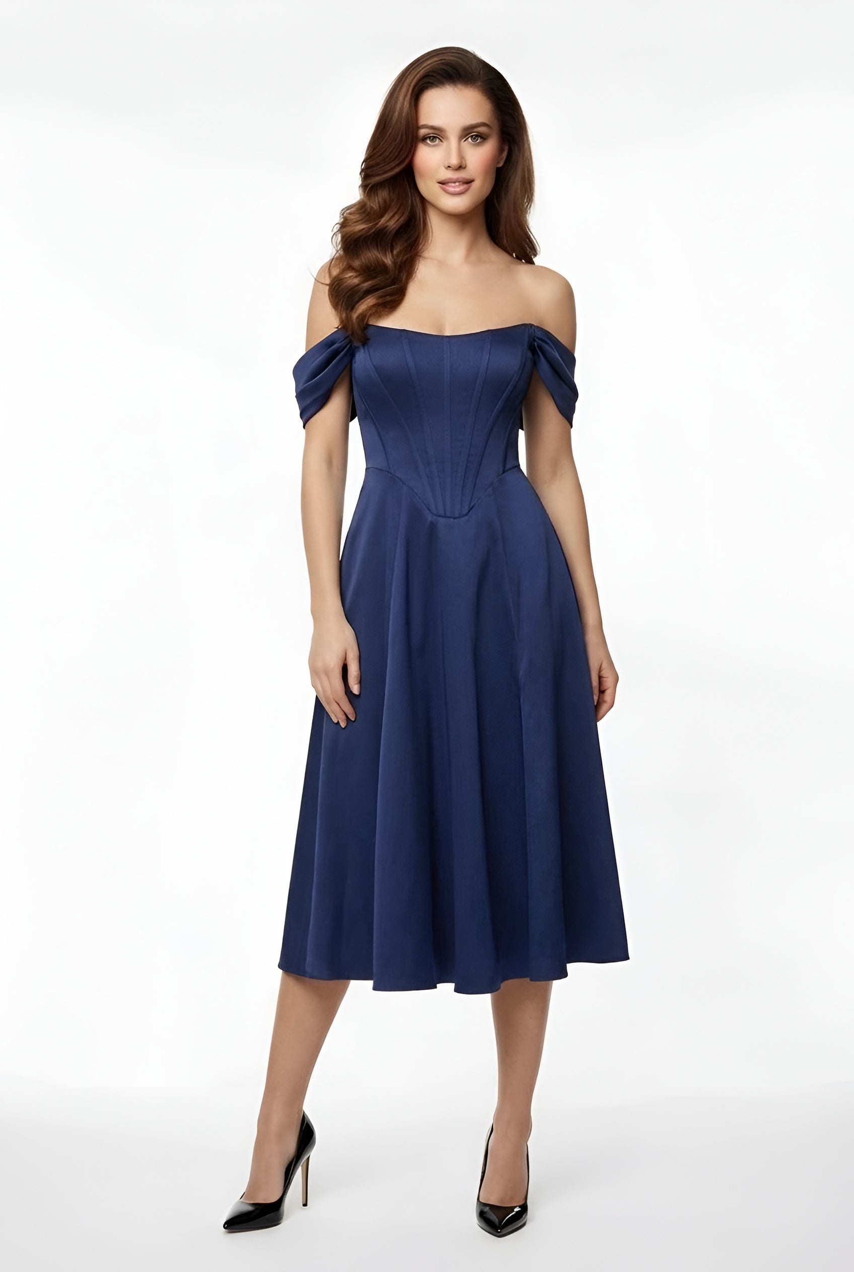 Abito midi elegante da donna con spalle scoperte, spacco e vestibilità aderente