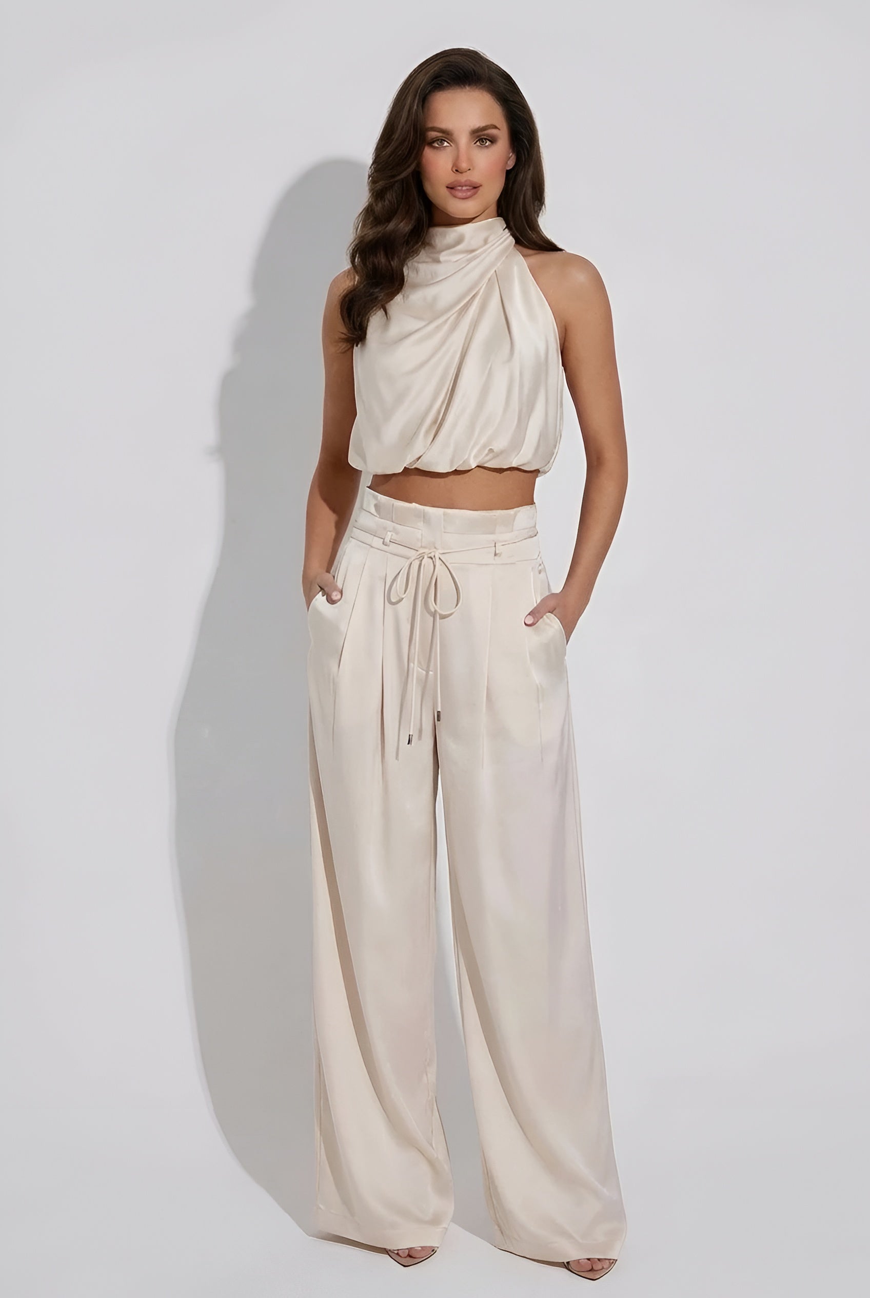 Dámský crop top s halter výstřihem a široké kalhoty s vysokým pasem sada