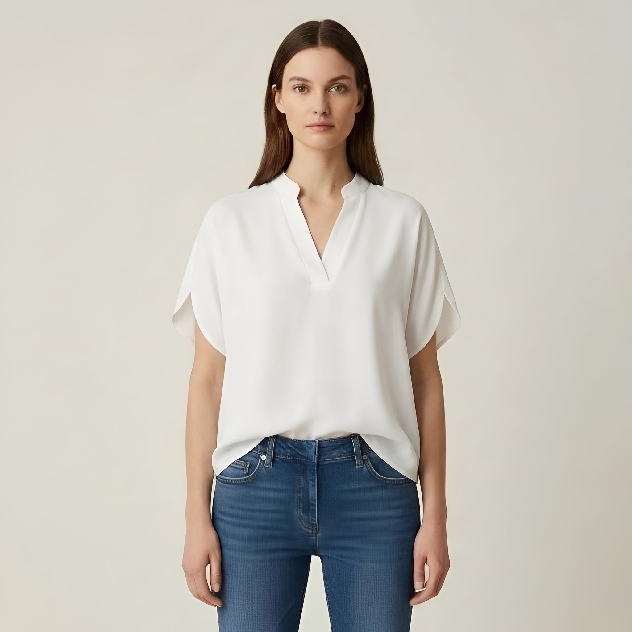 Dámská halenka s výstřihem do V z šifonu, krátký rukáv, volný střih, ležérní pracovní top