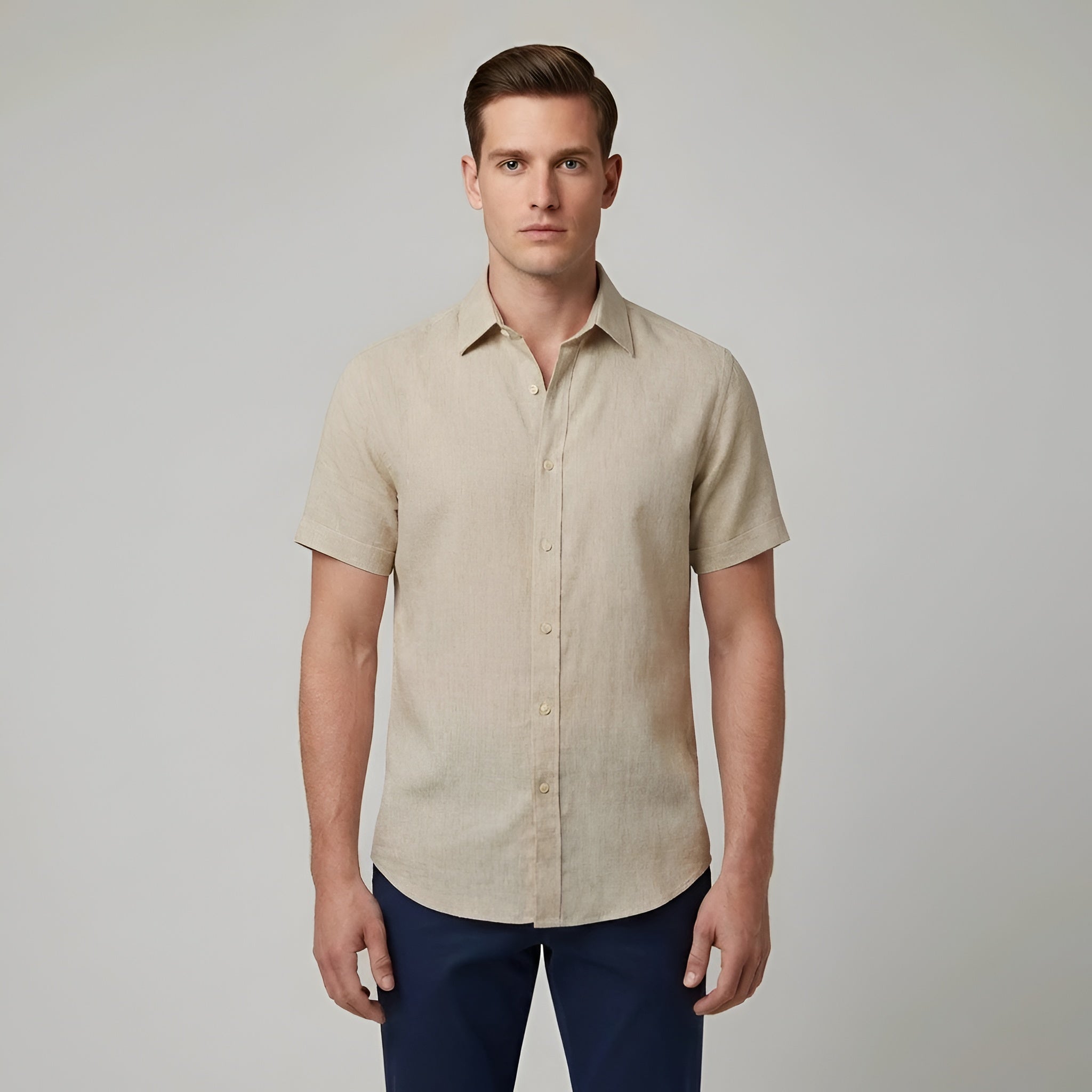 Chemise homme à manches courtes en coton avec une coupe légère et respirante pour l'été et un usage quotidien