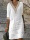 Relaxed dress in linen blend with V-neckline and lace trim