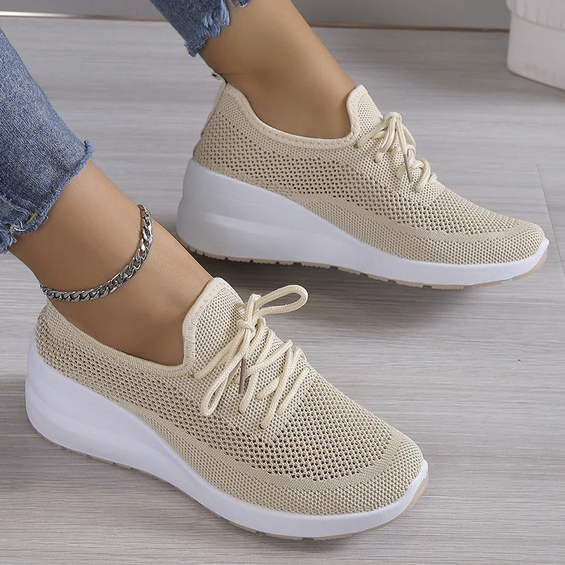 Damesnneakers med kilehæl, åndbart mesh – sport og casual