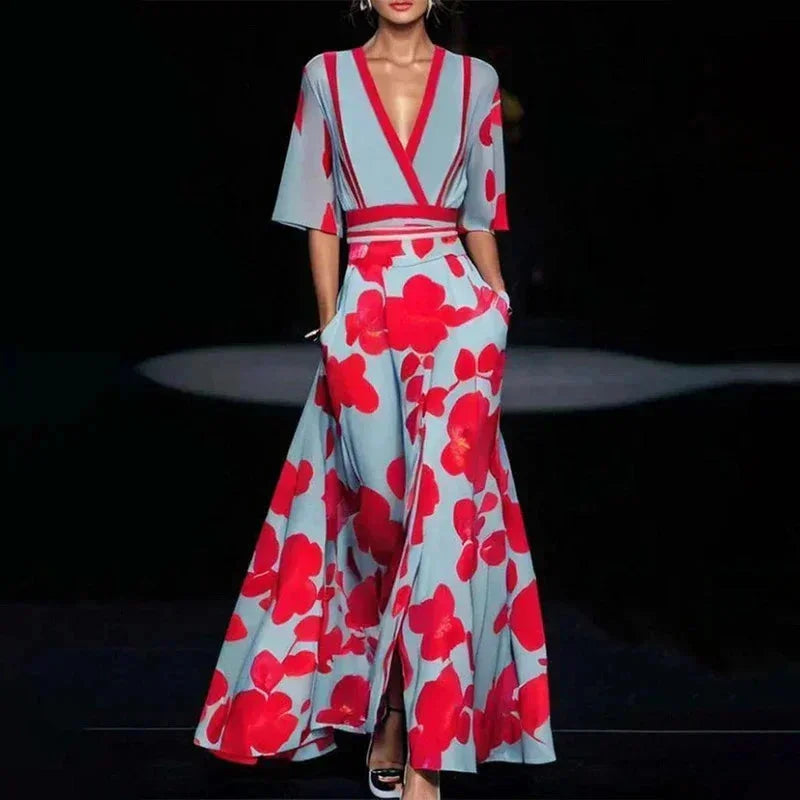 Robe longue femme en tissu léger avec col V, imprimé floral en rouge gris, ceinture ajustable pour une silhouette flatteuse.