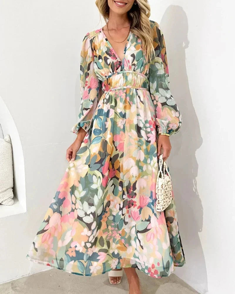 Robe longue fleurie à manches longues, col en V, en tissu fluide, avec une taille cintrée, parfaite pour un mariage au…