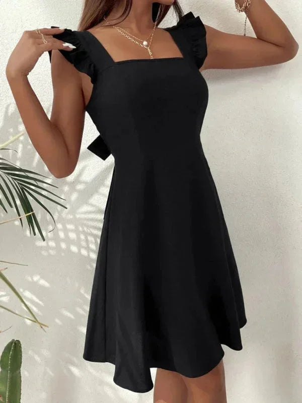 Robe courte évasée avec volants, manches à bretelles, en coton léger, parfaite pour l'été, disponible en plusieurs couleurs.