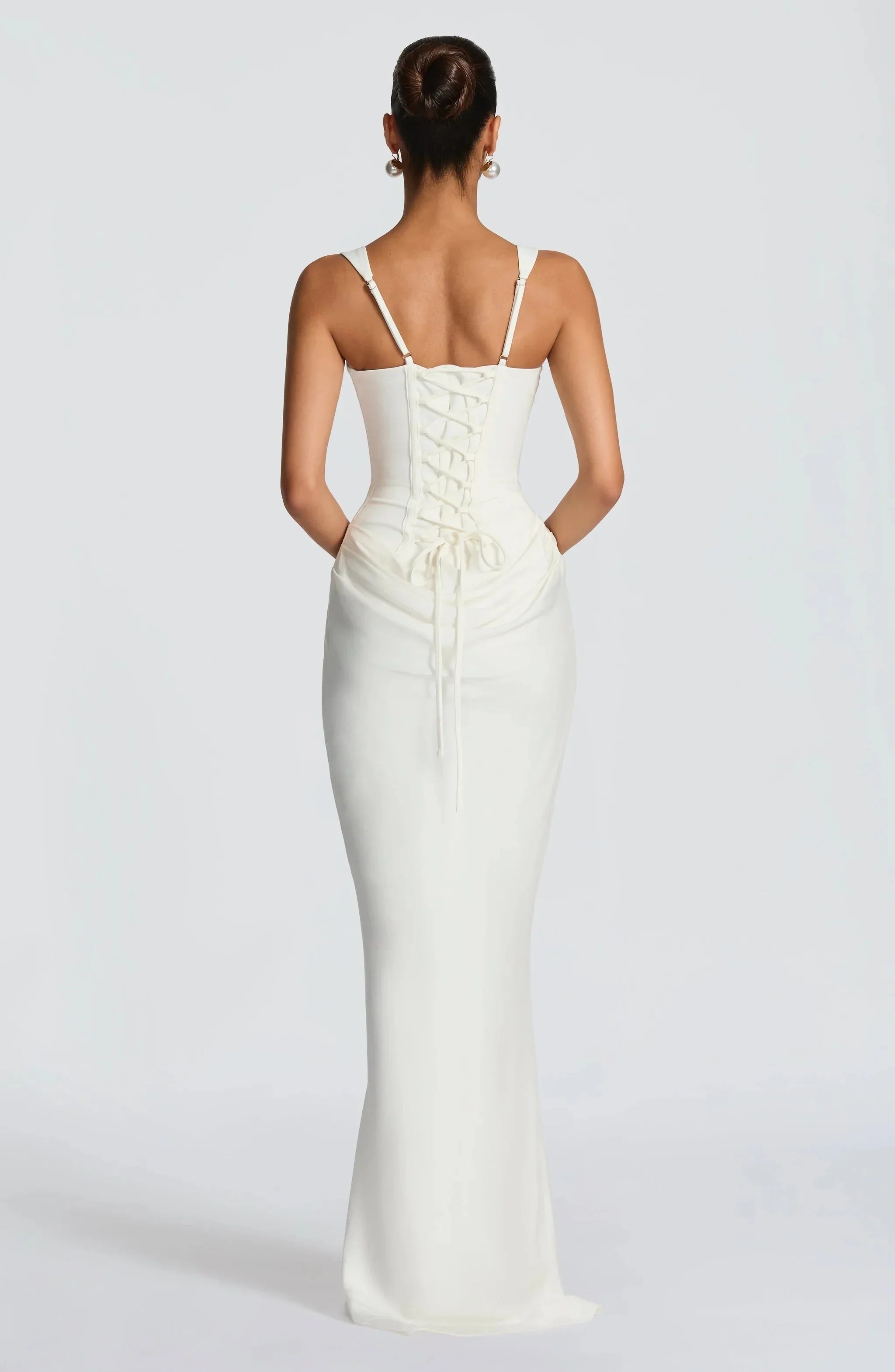 Robe moulante femme dos nu en jersey stretch, avec une silhouette ajustée et un décolleté échancré à l'arrière.