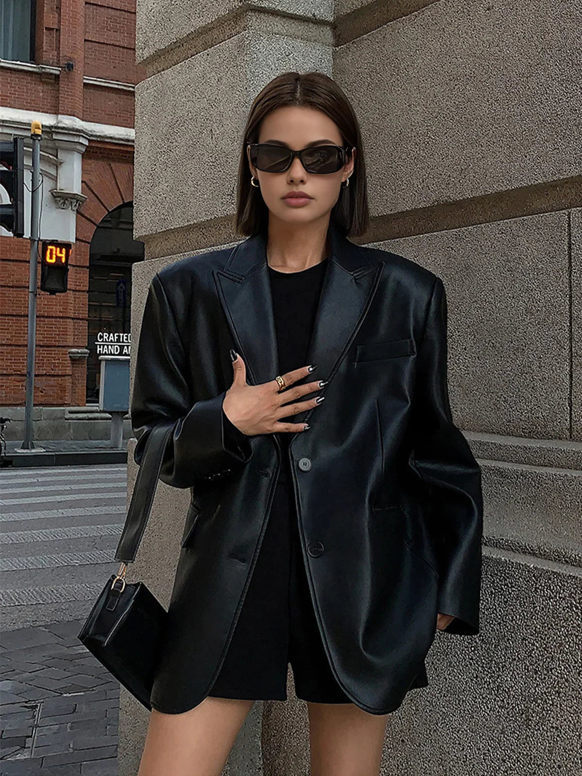 Chaqueta oversize elegante y moderna con efecto cuero para mujer