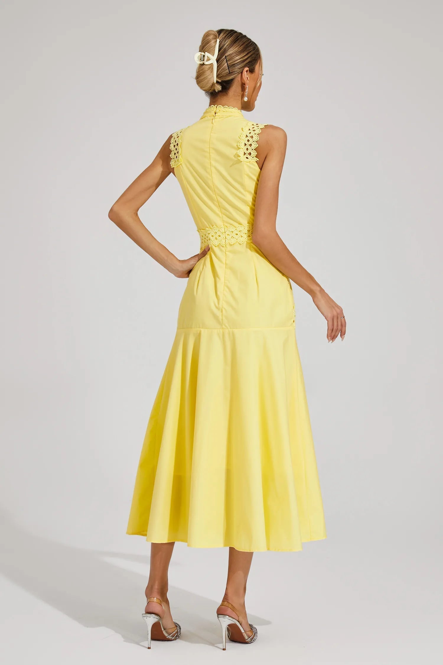 Vestido Midi de Renda com Painel Sem Mangas para Senhora
